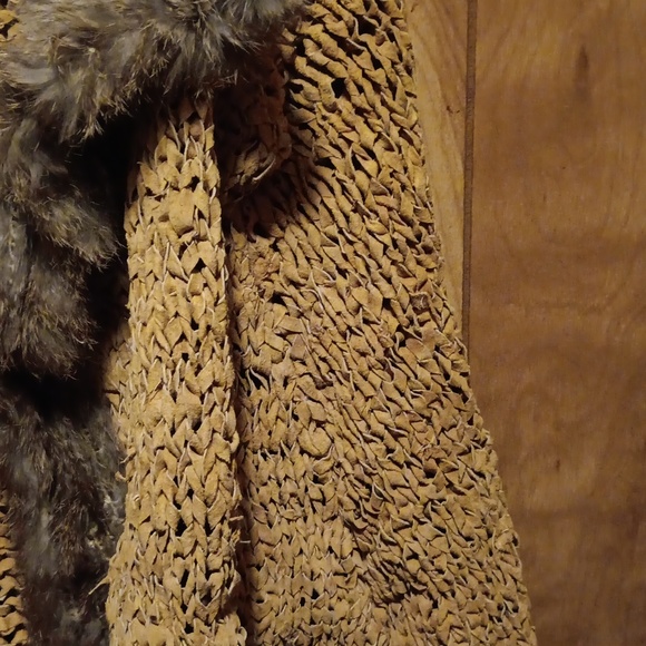 Poncho - Picture 3 of 7